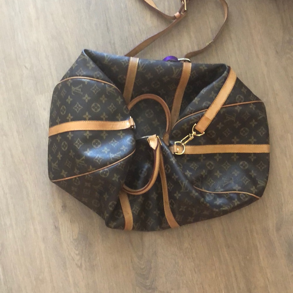 Louis Vuitton darkening on bottom broken zipper